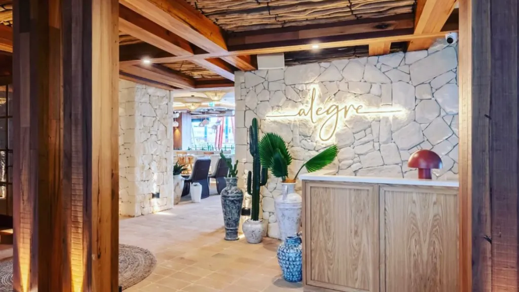 Alegre Bar & Dining image 3