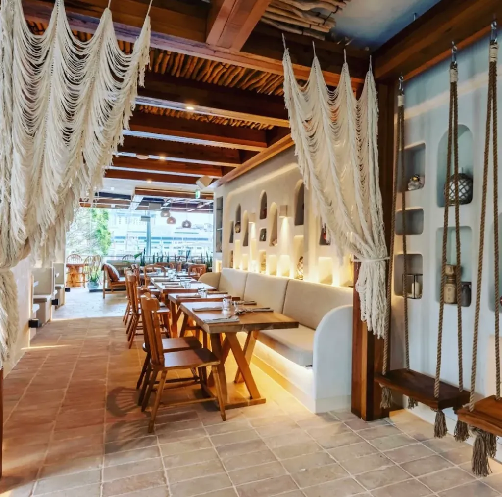 Alegre Bar & Dining image 4