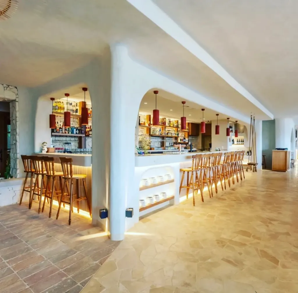 Alegre Bar & Dining image 5